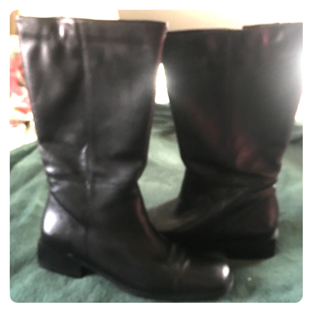 Women Black Mid Calf Boots size 8.5.